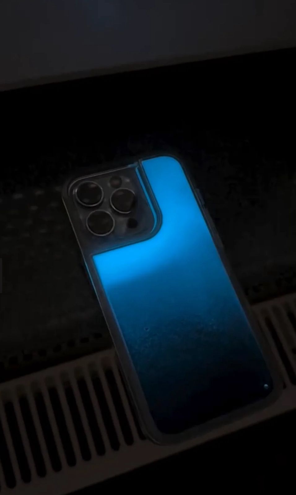 AURA NEON WATERFALL CASE